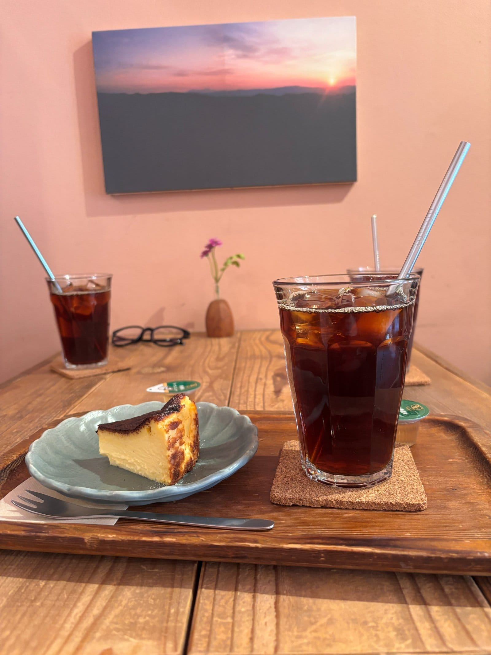 CHALO COFFEE バスクチーズケーキとアイスコーヒー