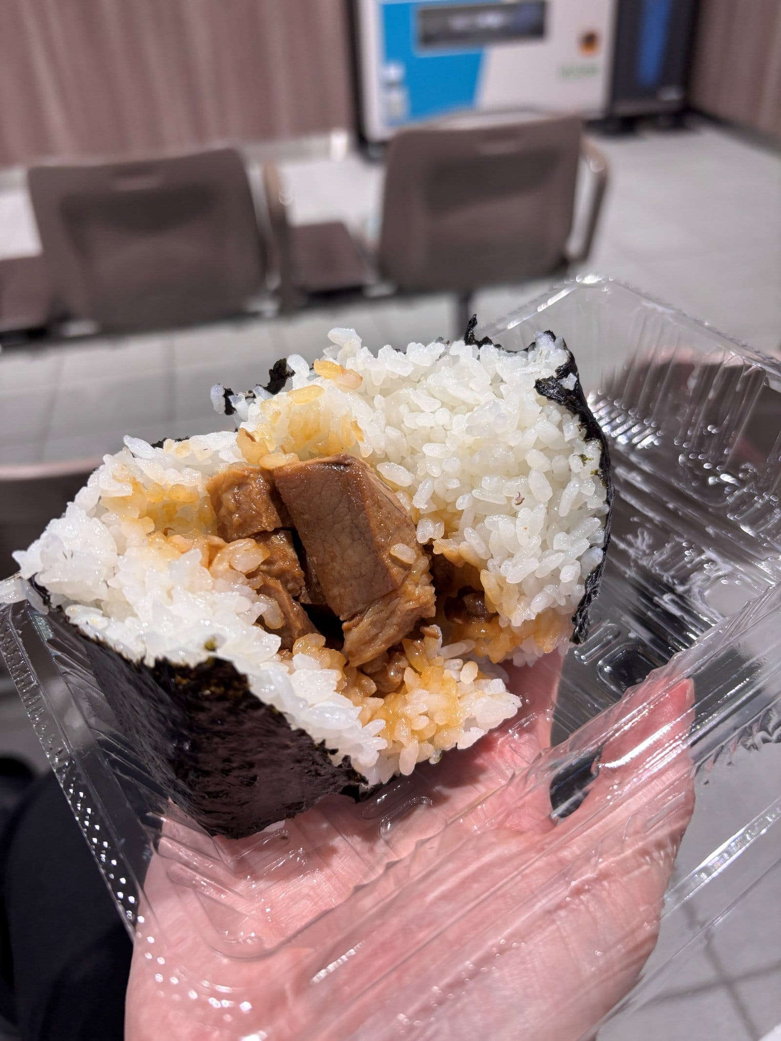爆弾おにぎりの中身 具がぎっしり