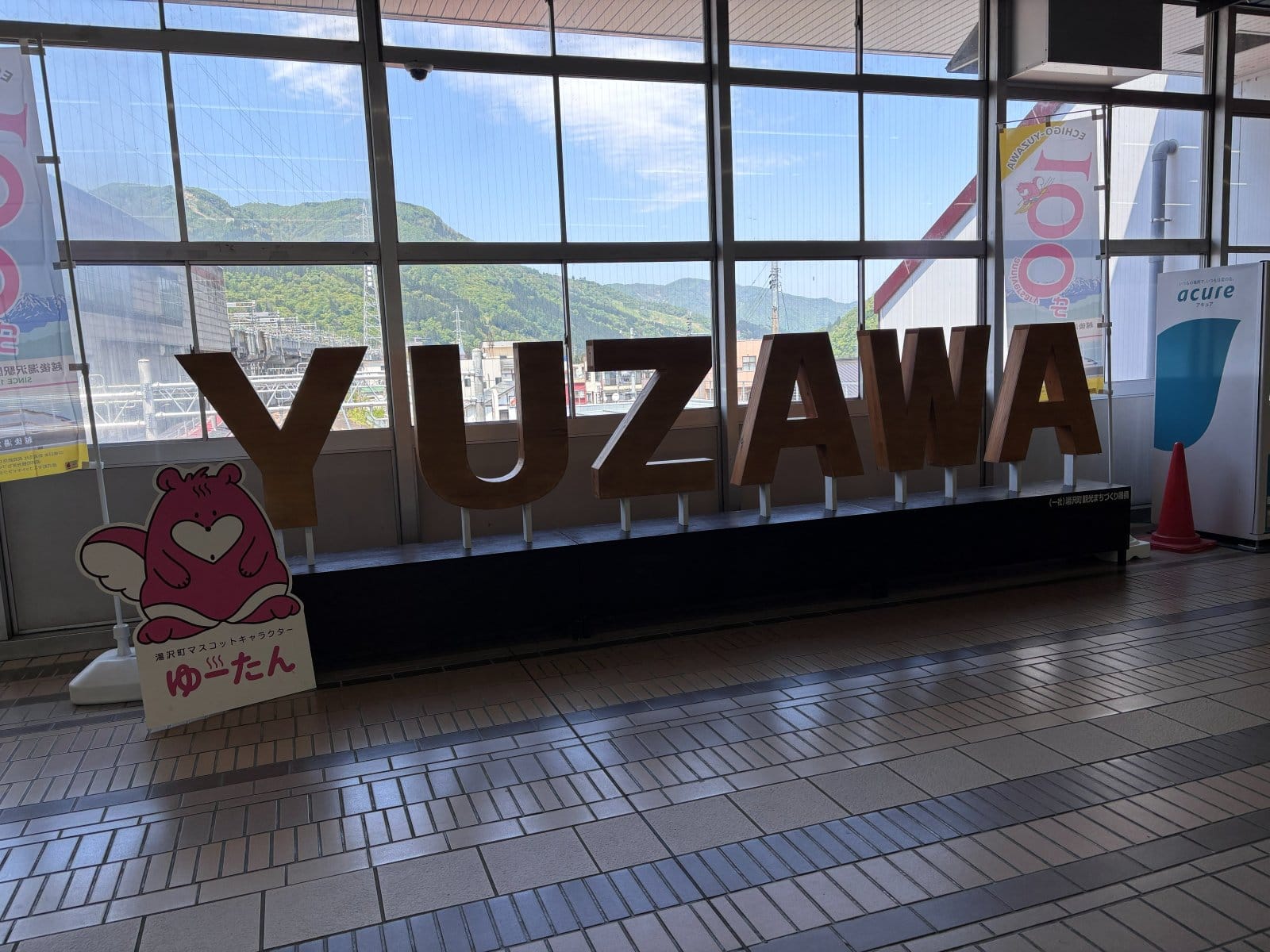 越後湯沢駅 構内 YUZAWAサインとゆーたん
