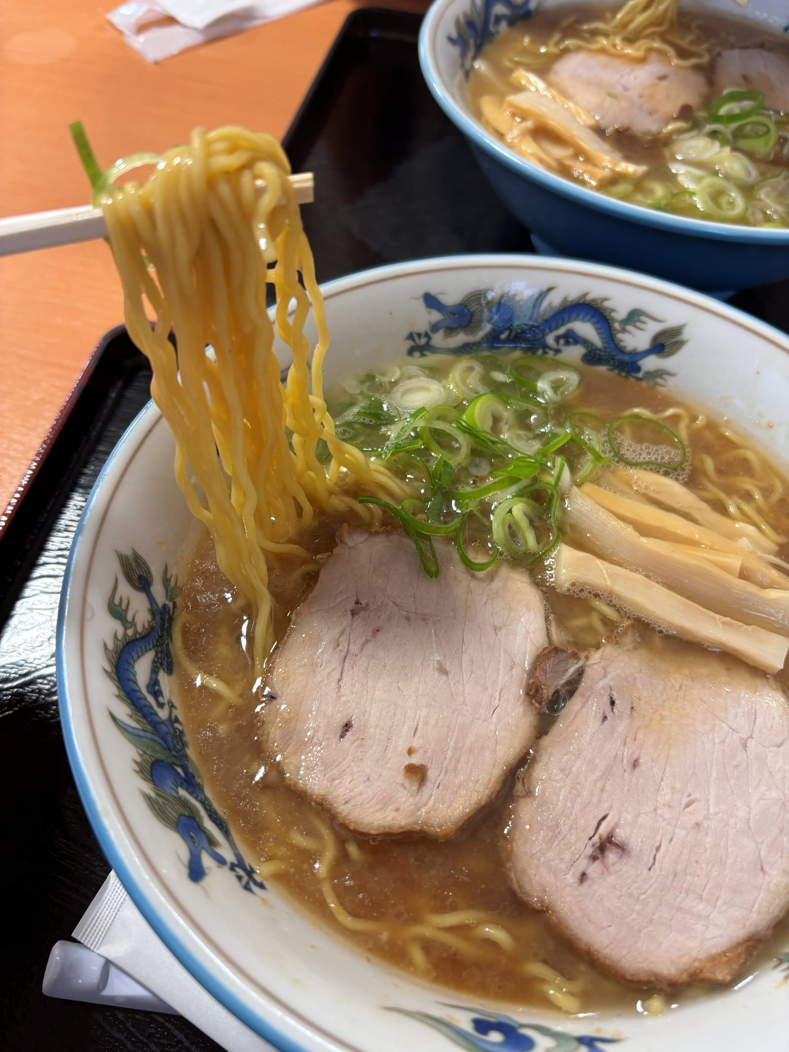 らーめんや天金 四条店 ちぢれ麺に絡む濃厚な正油スープ