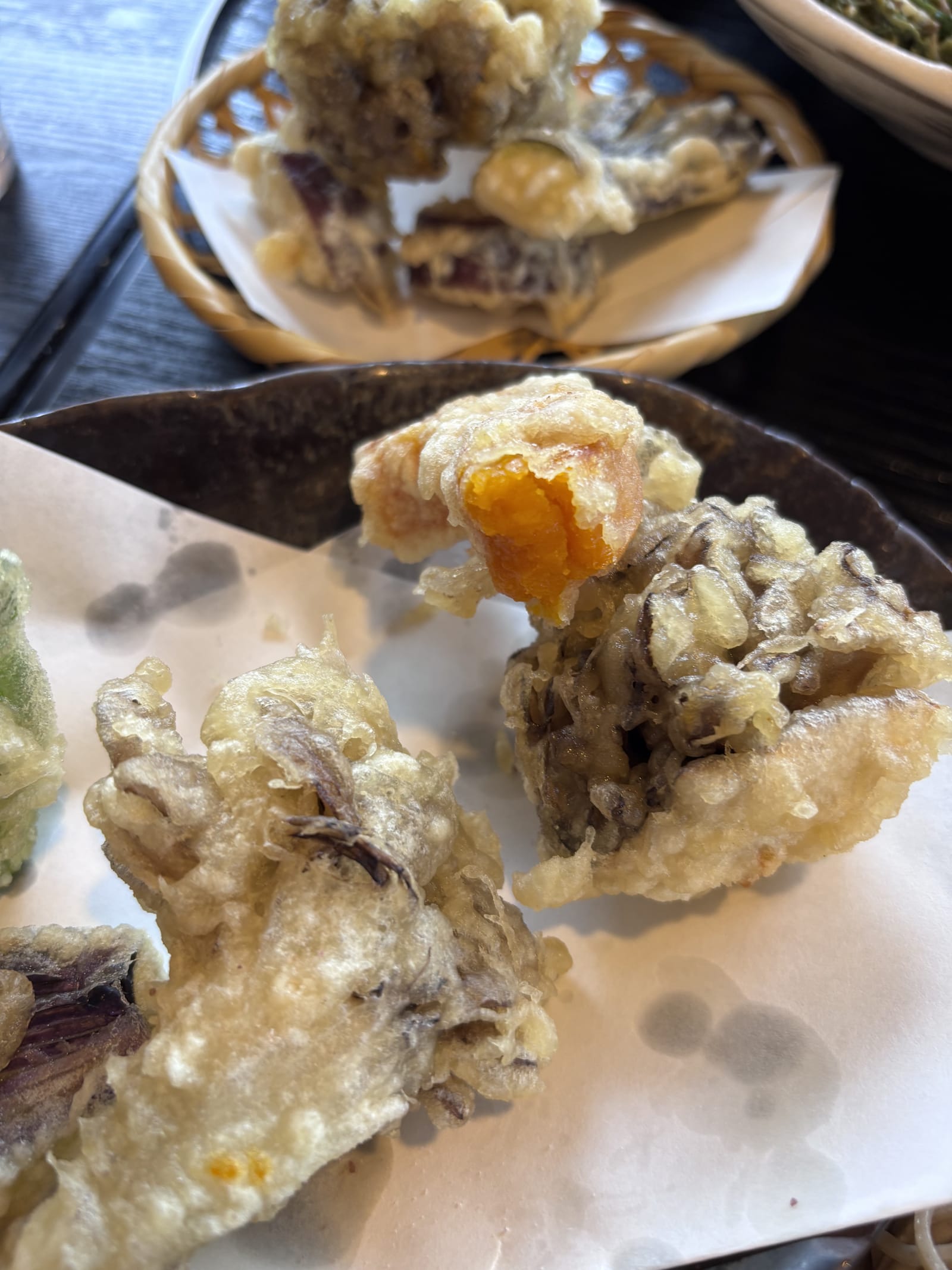 そばきち湯畑店 かぼちゃ天ぷらの断面 肉厚感