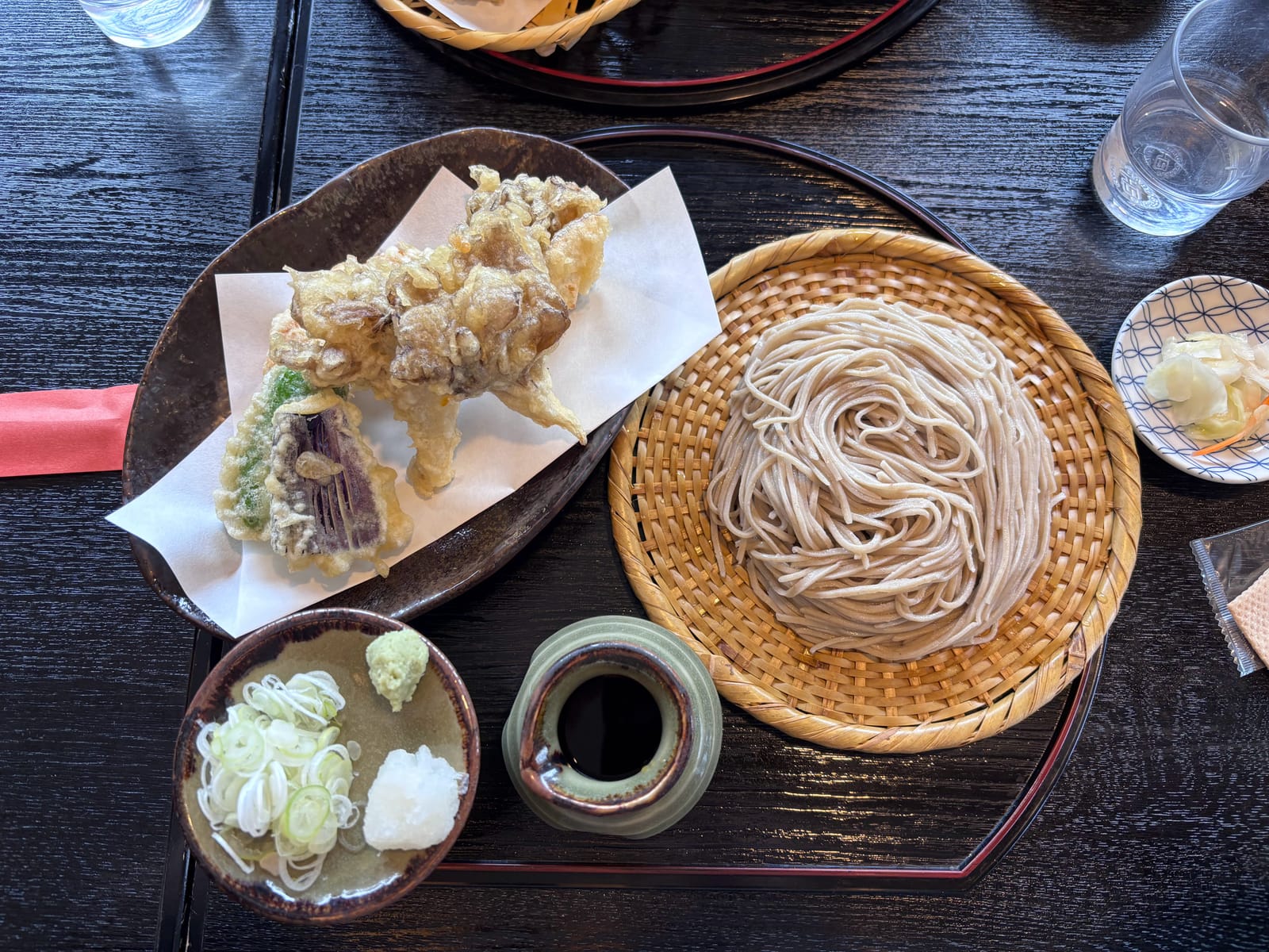 そばきち湯畑店 まいたけ天もりそばの全体写真