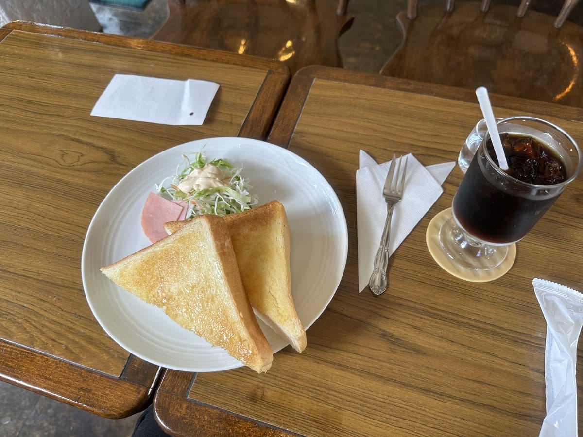 かざみどりのモーニングセット 厚切りトーストとアイスコーヒー