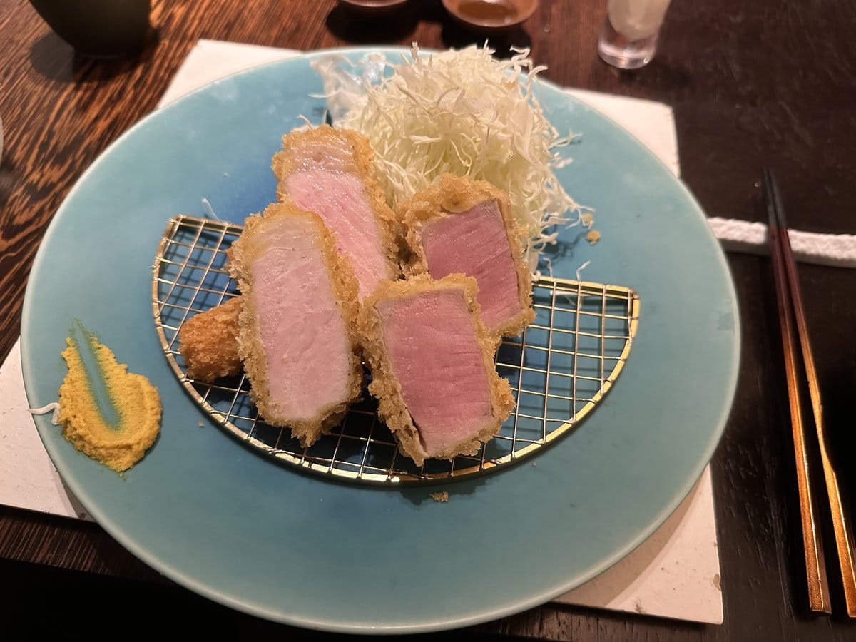 カツレツMATUMURAの低温カツレツ フィレとロースの断面