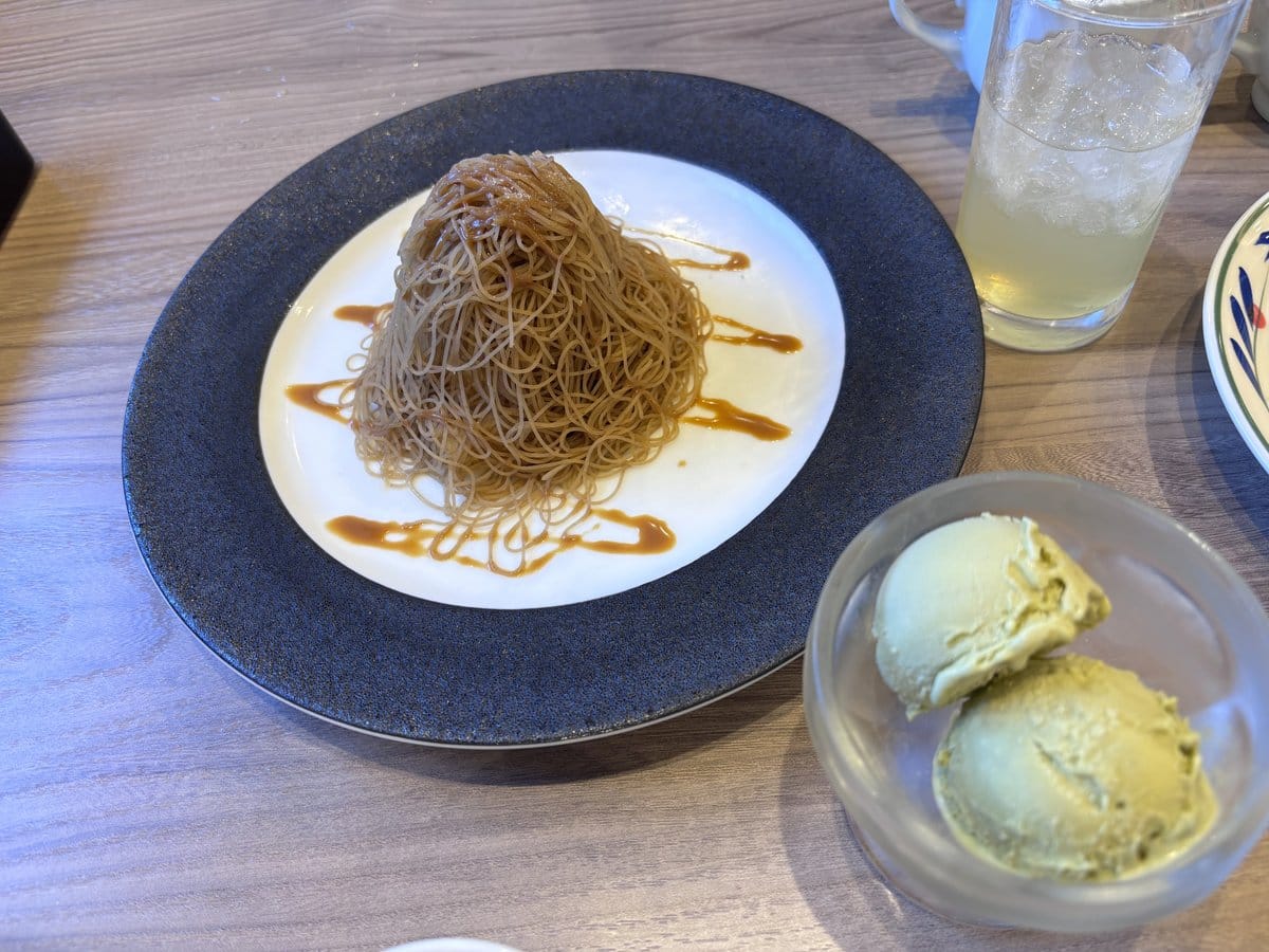カプリモーネのモンブランとピスタチオアイス