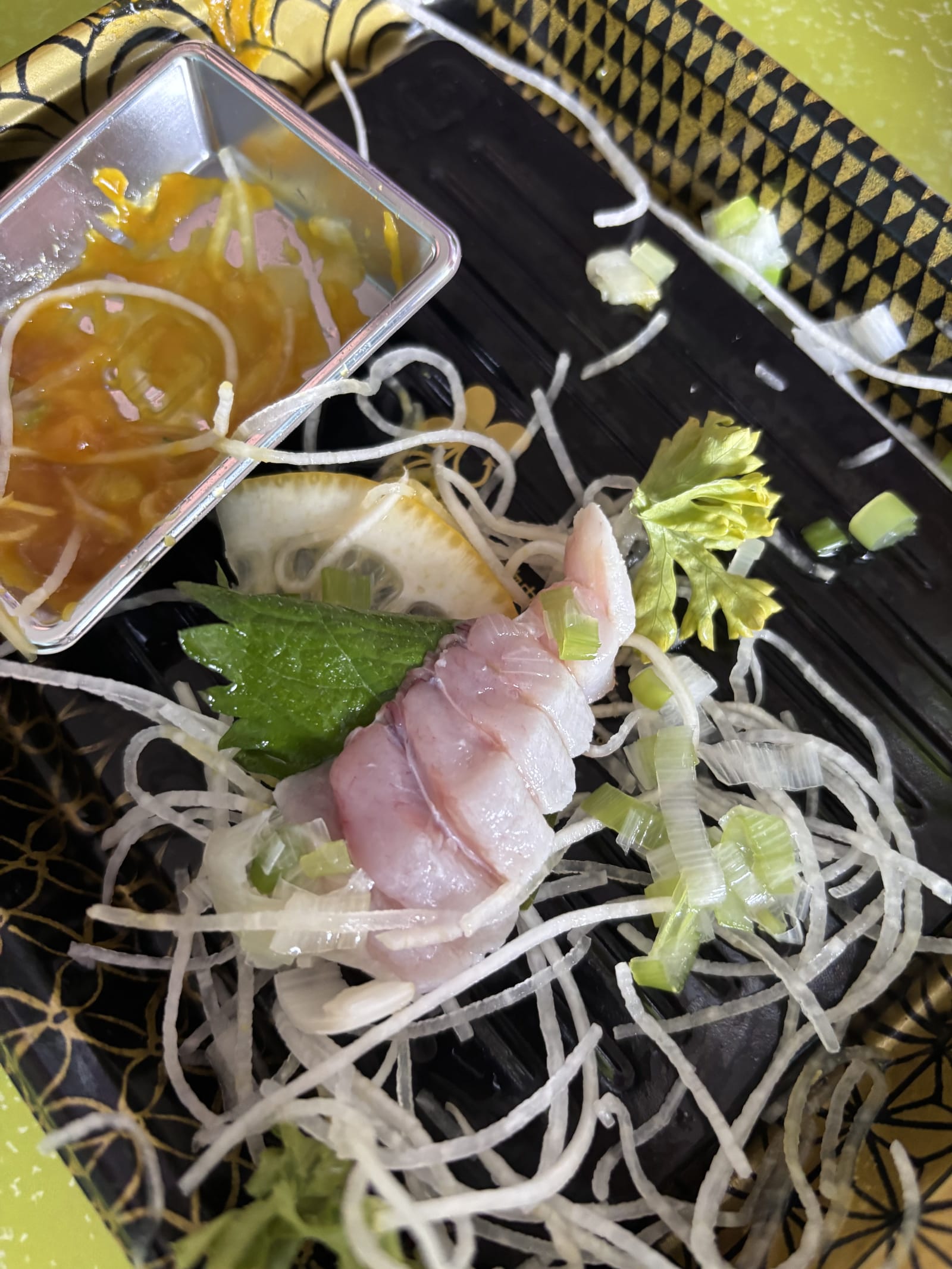 旭川 ウエスタン川端店 白身魚 刺身 味噌ダレ 税込540円